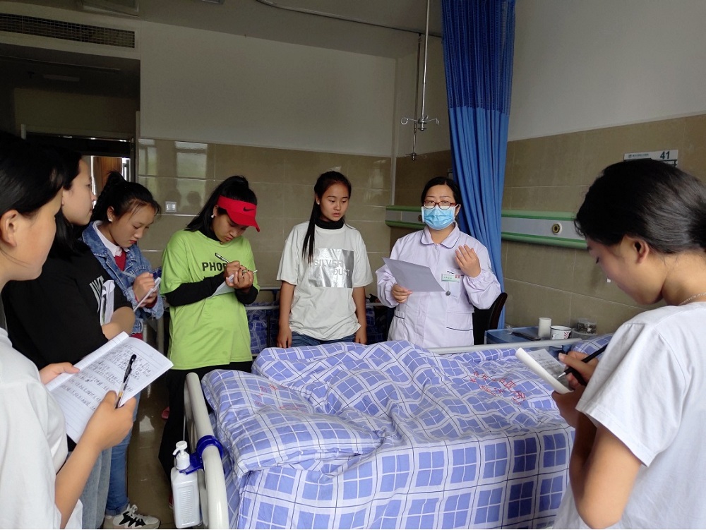 勤學技能實踐，情系老人冷暖―老年人服務(wù)與管理專業(yè)學生參加本期第4次校外實習
