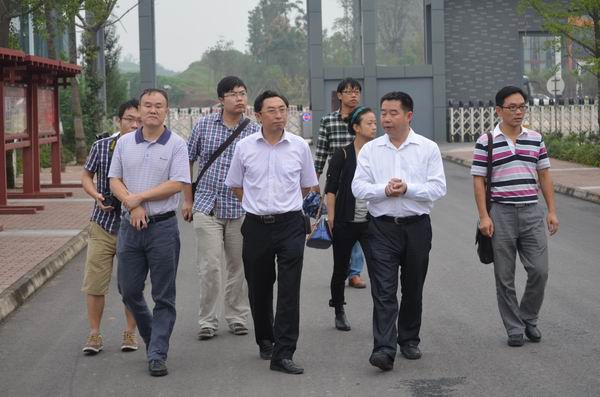 我校校長徐宏赴仁壽縣職教中心學(xué)校、仁壽一中北校區(qū)參觀學(xué)習(xí)